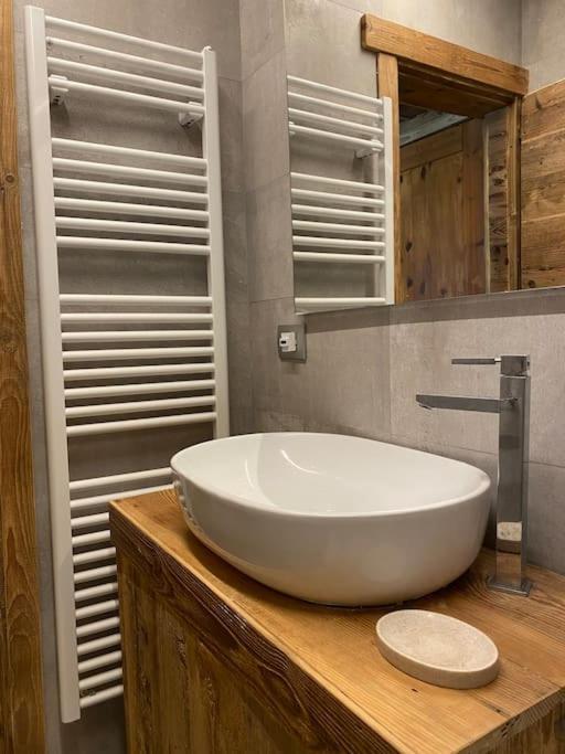 Incantevole Appartamento Stile Chalet Breuil Cervinia Exterior photo